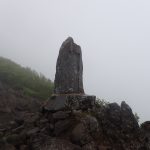 利尻島　長官山山頂の碑