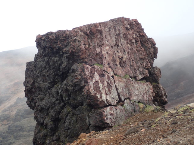 ニセ金庫岩