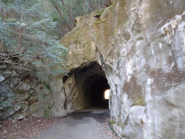 鉄砲石川のトンネル